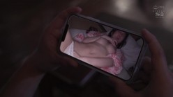 SSIS-972 出張ロケの度に大嫌いなプロデューサーと相部屋泊まりで枕強要…繰り返されるセクハラ行為にハマってしまった女子〇生タレント 四宮ありす