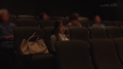 SDAM-083 映画館のレイトショーでうたた寝するお疲れ気味OLを拘束してブランケットの中のねっとり粘着手淫でサイレント失禁イキさせる